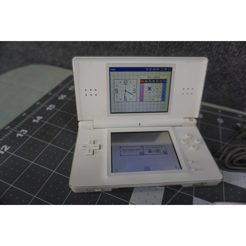 Nintendo DS Lite Handheld Console - Polar White With Stylus And Charger - Picture 7 of 10
